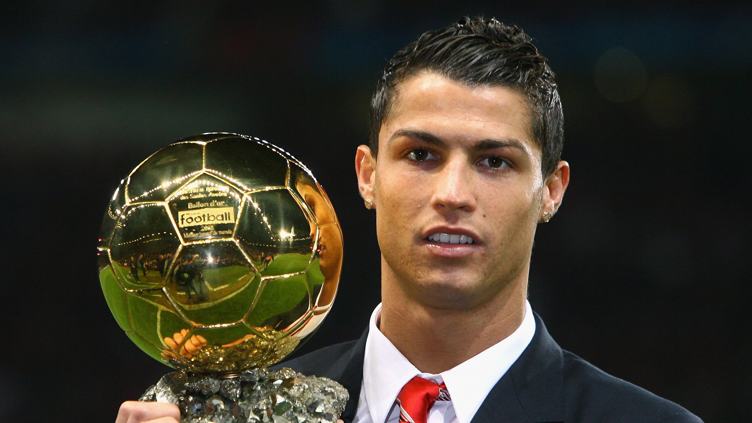 沙特稳扎稳打力克加拿大，迪马利亚关键战役再现巨星风采—足球世界的双重奏