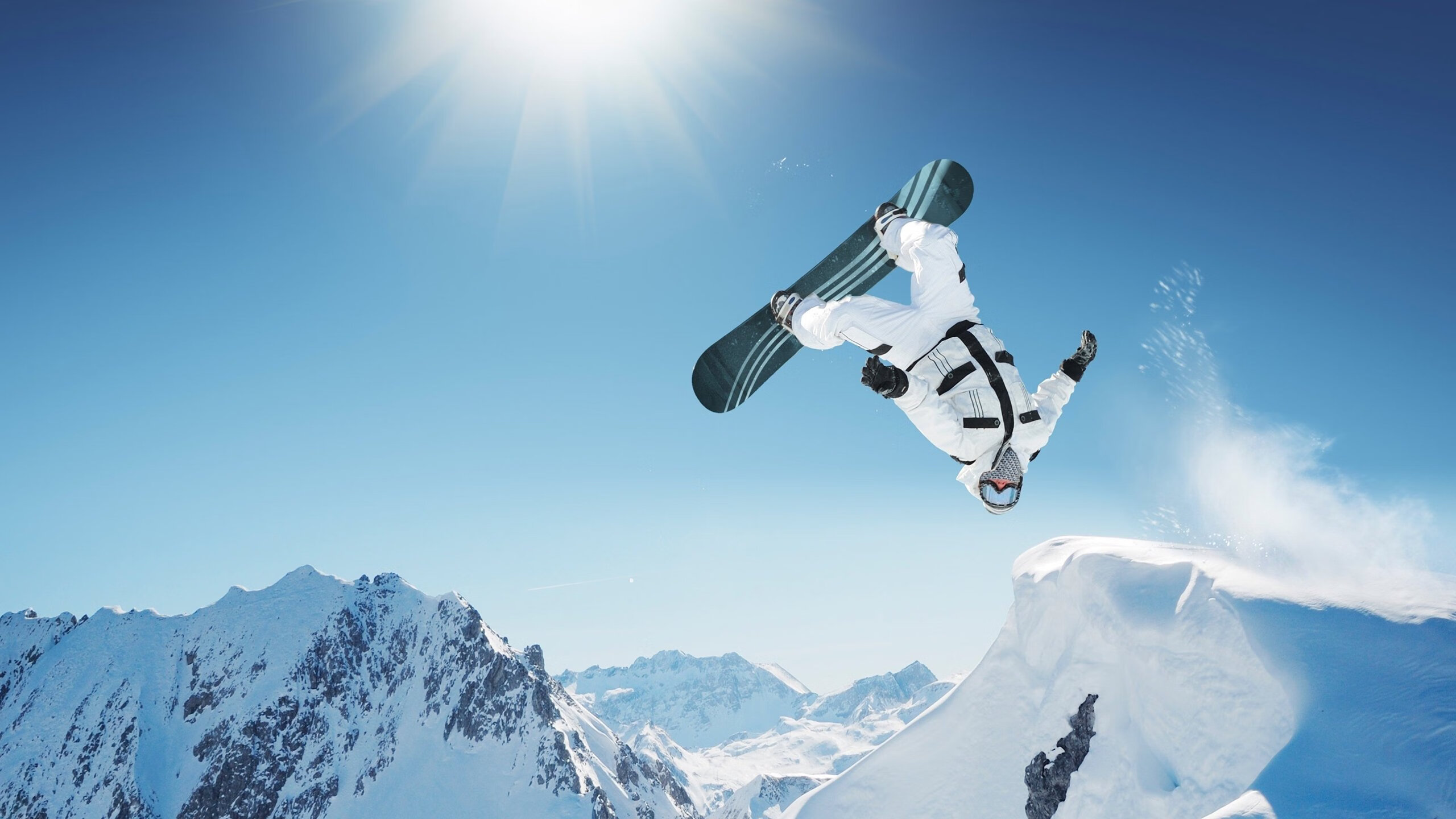 开云体育官网-跨界风暴，尼克斯篮球场碾压湖人，浓眉F1街道赛上演速度与激情