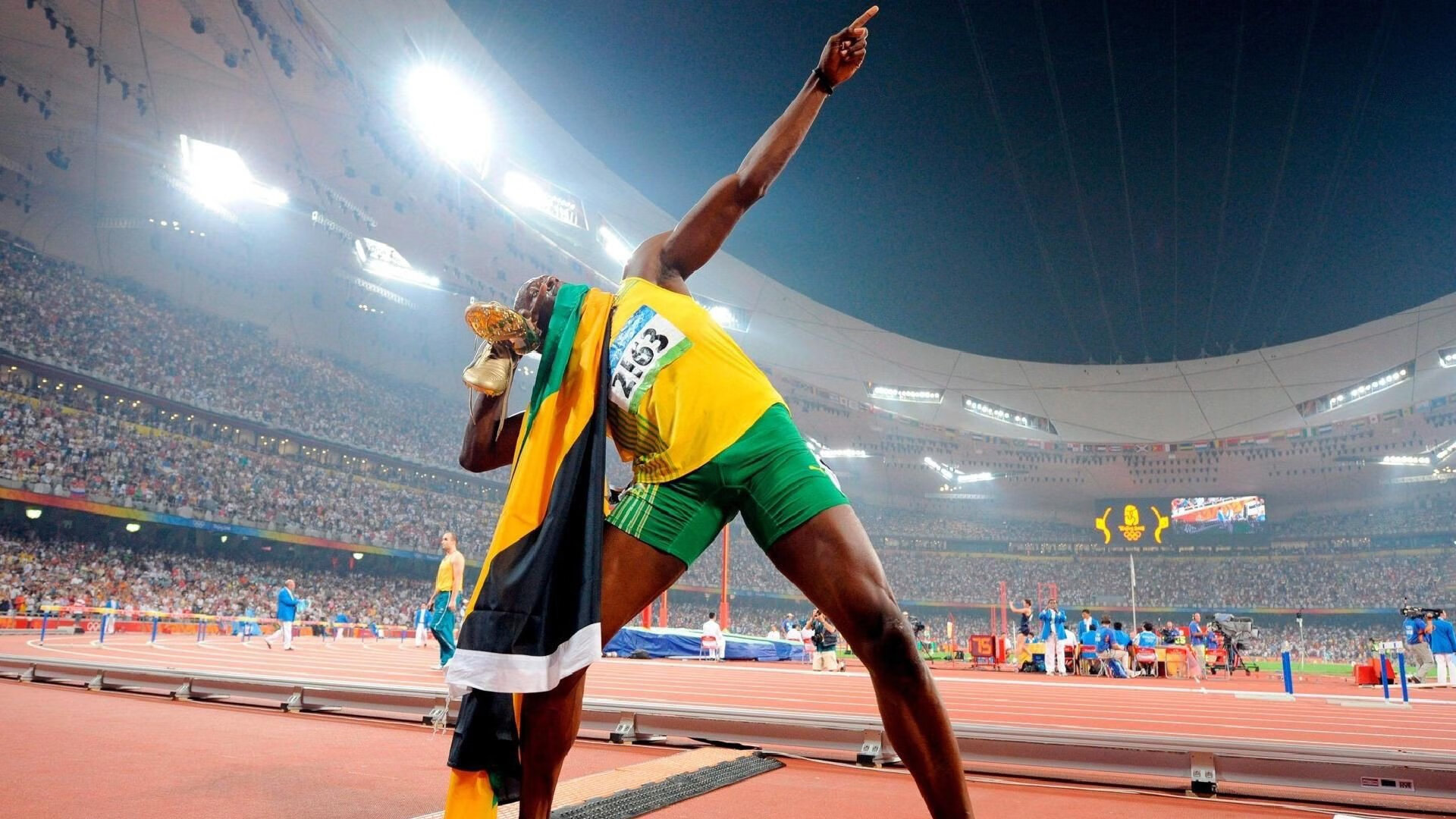 跨界风暴,尼克斯篮球场碾压湖人,浓眉F1街道赛上演速度与激情