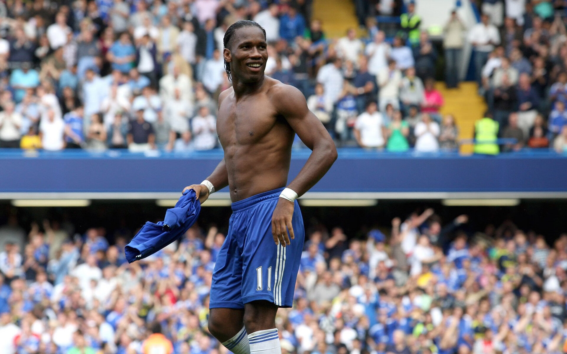 马丁内利打出生涯之夜，乌克兰加时冲垮丹麦！足球之夜的双重狂想曲